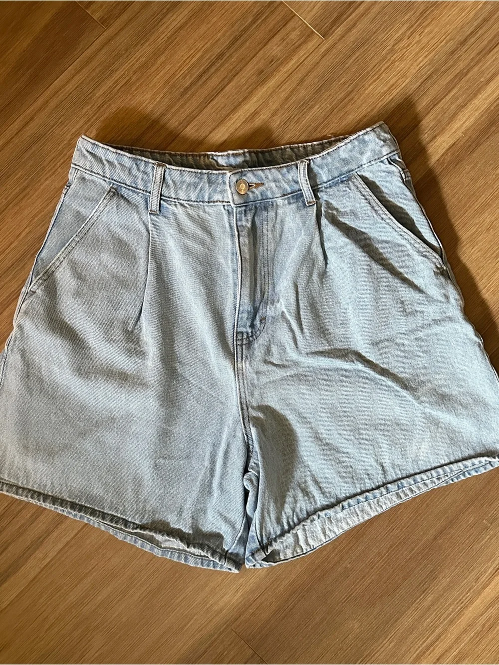H&M Vintage Denim Classic High-Waist Light Blue Denim Shorts - Size 10/Large